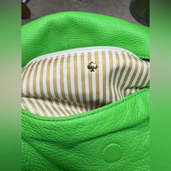 Kate Spade New York Cobble Hill Little Minka. Shamrock. Crossbody or handheld. - Picture 12 of 14